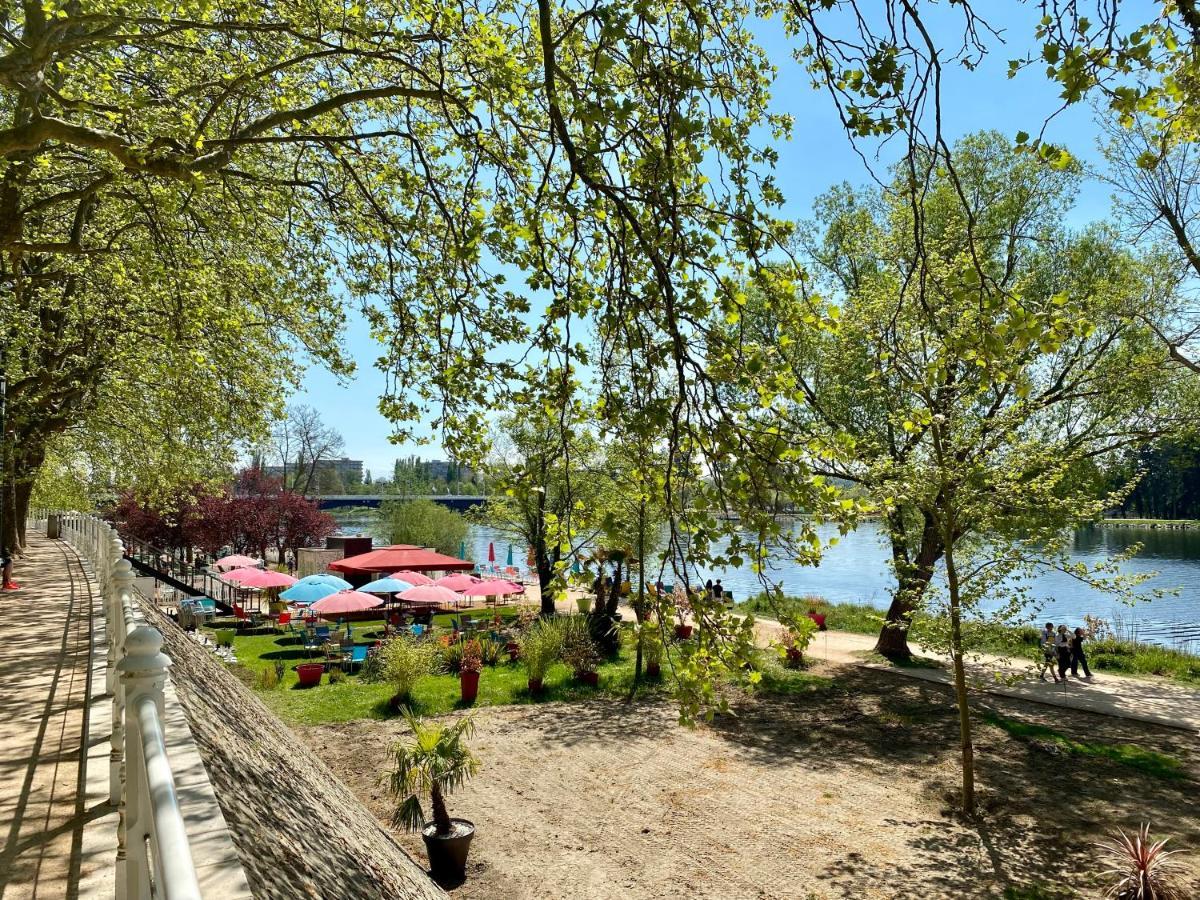 Charmant F1 Avec Terrasse Et Vue Sur Jardin Arbore - Fraicheur Naturelle Du Rez De Jardin - Parking Bellerive-sur-Allier Exteriör bild
