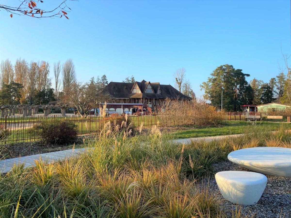 Charmant F1 Avec Terrasse Et Vue Sur Jardin Arbore - Fraicheur Naturelle Du Rez De Jardin - Parking Bellerive-sur-Allier Exteriör bild